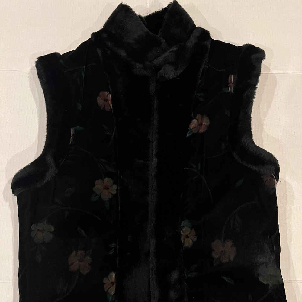 PLUSH PRINTED REVERSIBLE VEST - NWOT